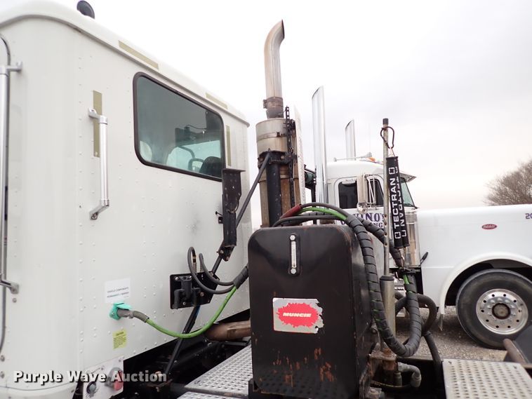 image for item JO9738 2008 International 9200i  semi truck