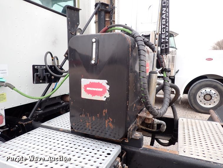 image for item JO9738 2008 International 9200i  semi truck