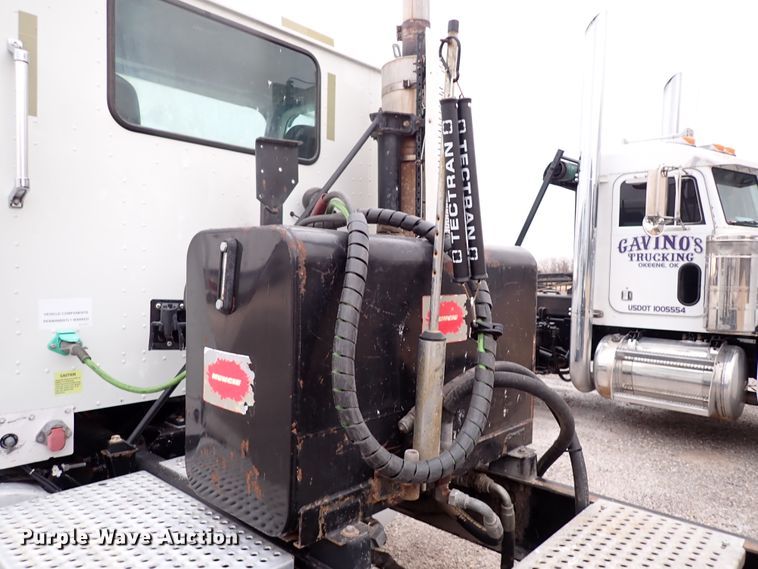 image for item JO9738 2008 International 9200i  semi truck