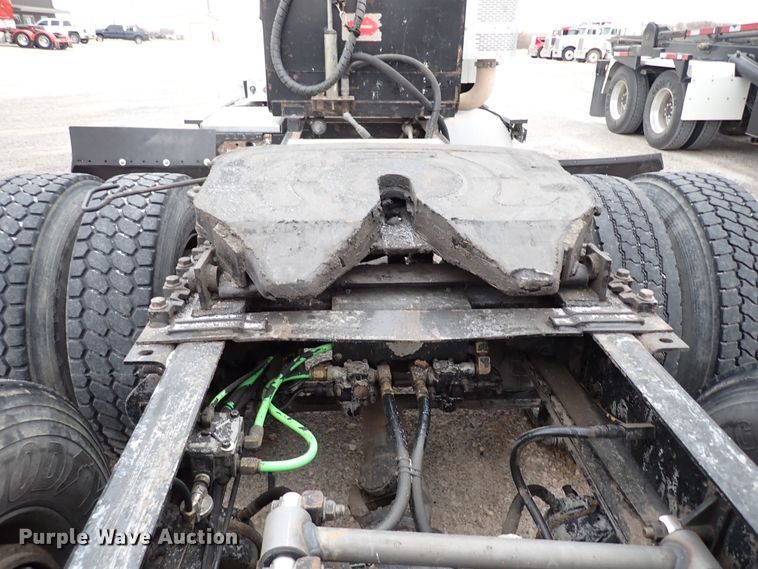 image for item JO9738 2008 International 9200i  semi truck