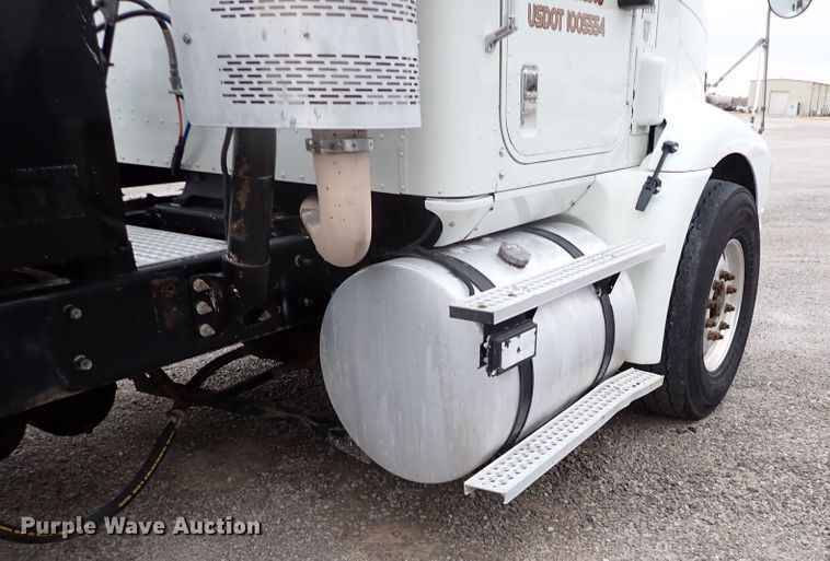 image for item JO9738 2008 International 9200i  semi truck