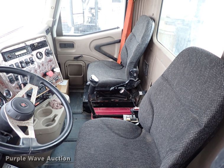 image for item JO9738 2008 International 9200i  semi truck