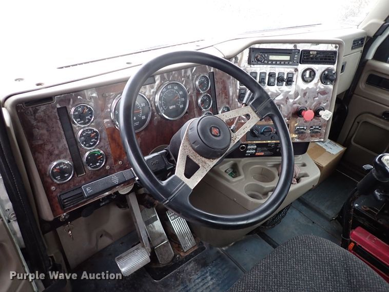 image for item JO9738 2008 International 9200i  semi truck