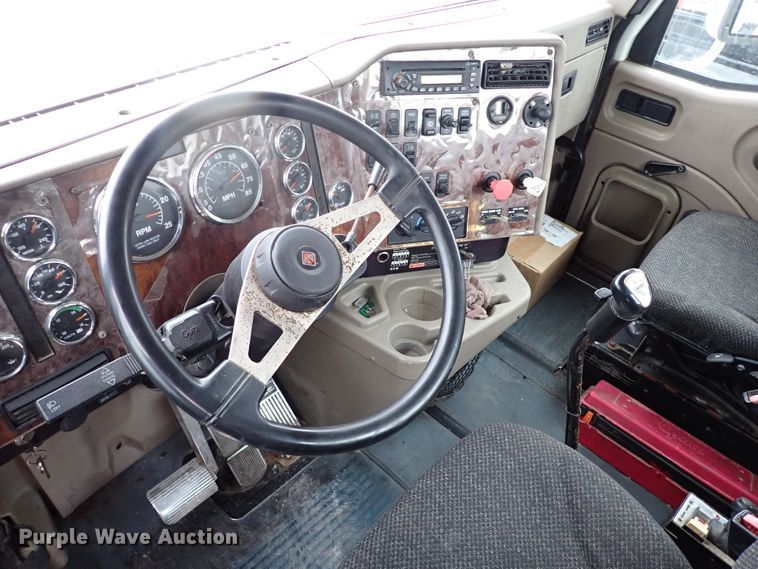 image for item JO9738 2008 International 9200i  semi truck