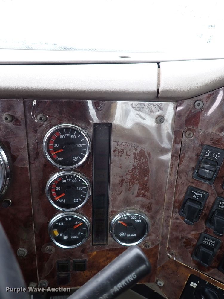 image for item JO9738 2008 International 9200i  semi truck