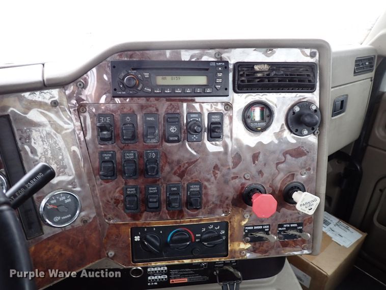 image for item JO9738 2008 International 9200i  semi truck