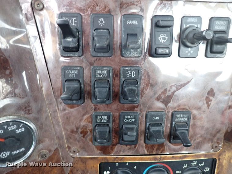 image for item JO9738 2008 International 9200i  semi truck