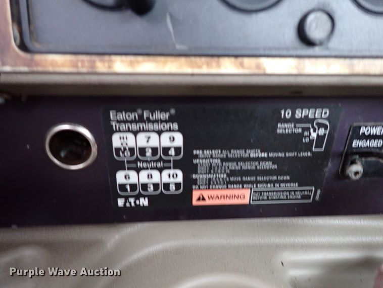 image for item JO9738 2008 International 9200i  semi truck