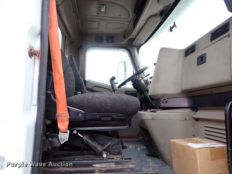 image for item JO9738 2008 International 9200i  semi truck