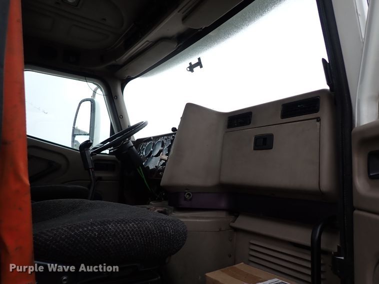 image for item JO9738 2008 International 9200i  semi truck