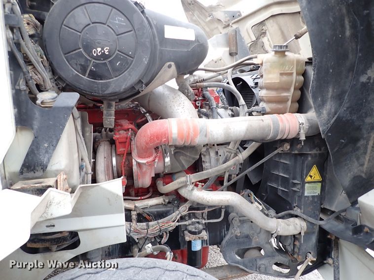 image for item JO9738 2008 International 9200i  semi truck