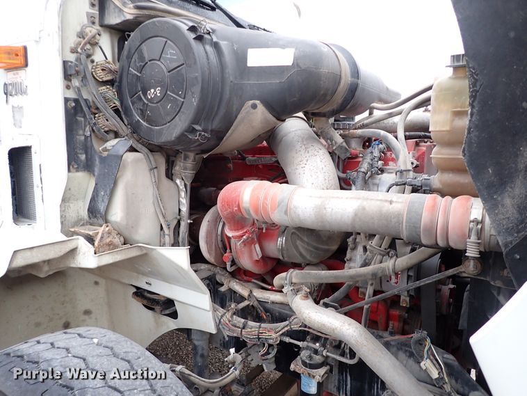 image for item JO9738 2008 International 9200i  semi truck