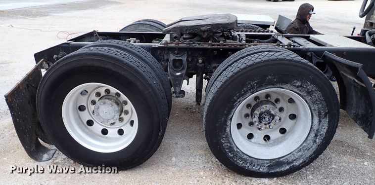 image for item JO9738 2008 International 9200i  semi truck