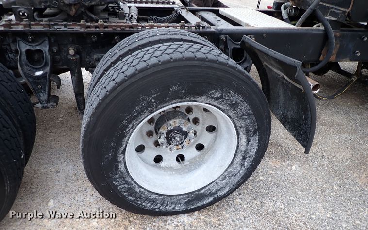 image for item JO9738 2008 International 9200i  semi truck