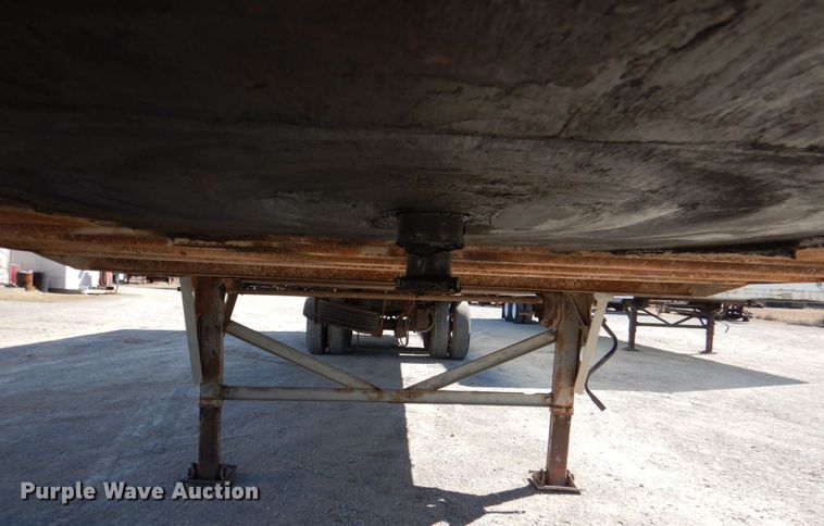 image for item JS9689 1997 Utility VS2DC  dry van trailer