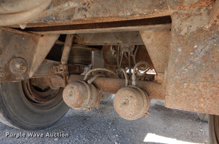 image for item JS9689 1997 Utility VS2DC  dry van trailer