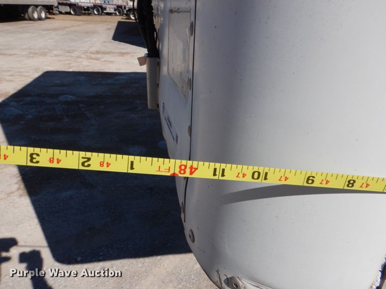 image for item JS9689 1997 Utility VS2DC  dry van trailer