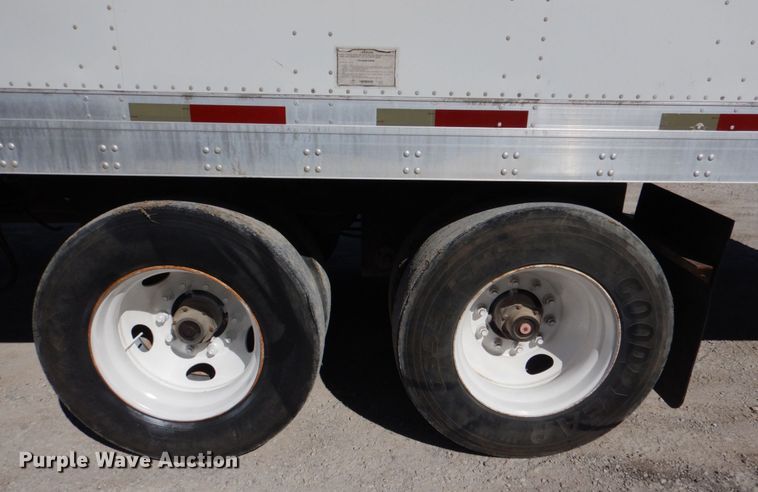 image for item JS9689 1997 Utility VS2DC  dry van trailer