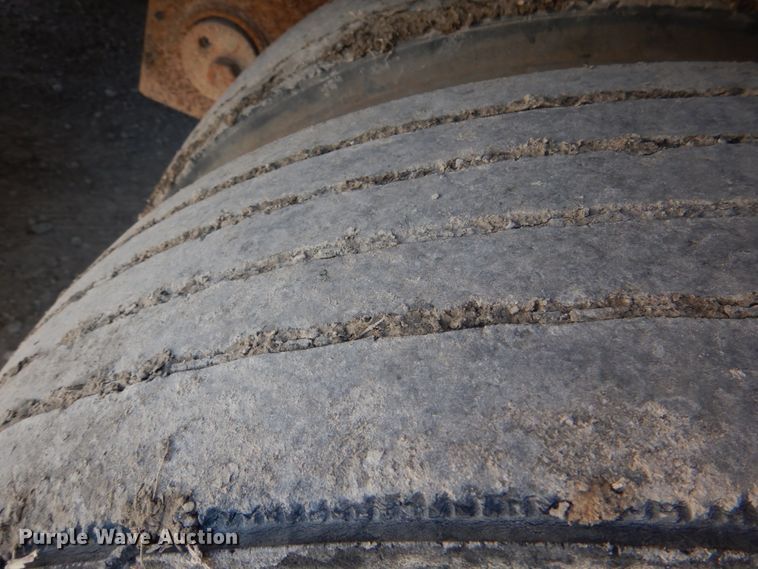 image for item JS9689 1997 Utility VS2DC  dry van trailer