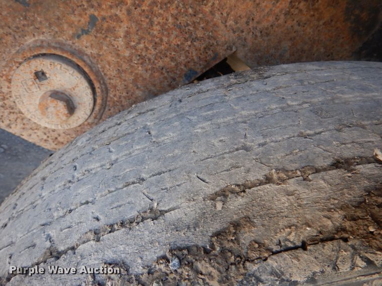 image for item JS9689 1997 Utility VS2DC  dry van trailer