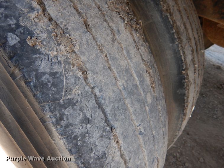 image for item JS9689 1997 Utility VS2DC  dry van trailer