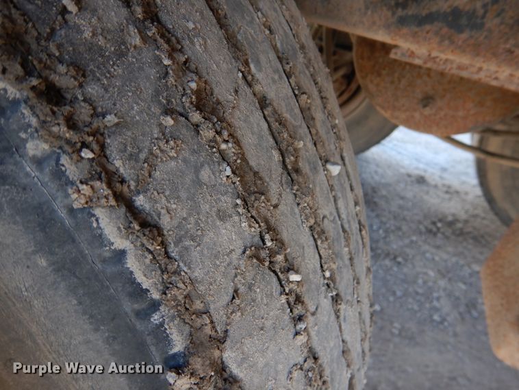 image for item JS9689 1997 Utility VS2DC  dry van trailer