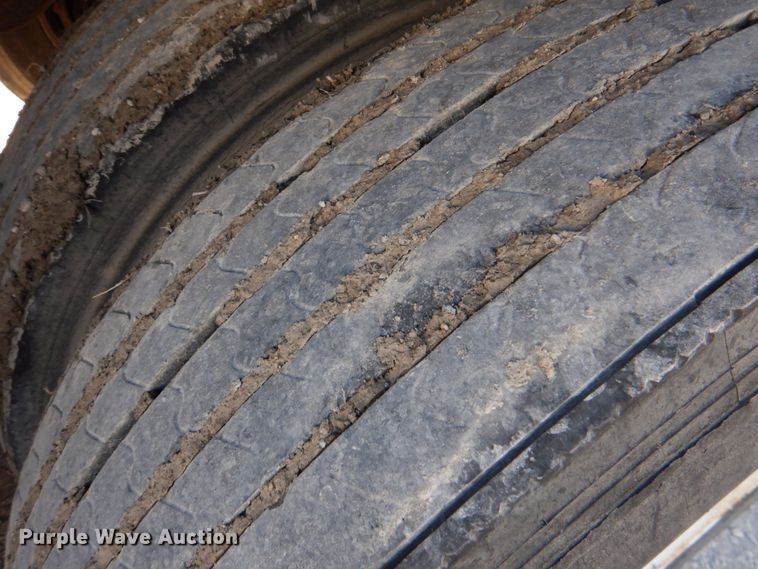 image for item JS9689 1997 Utility VS2DC  dry van trailer