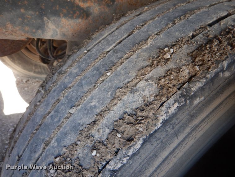 image for item JS9689 1997 Utility VS2DC  dry van trailer