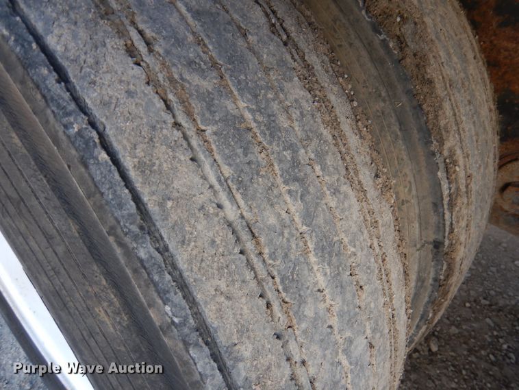 image for item JS9689 1997 Utility VS2DC  dry van trailer