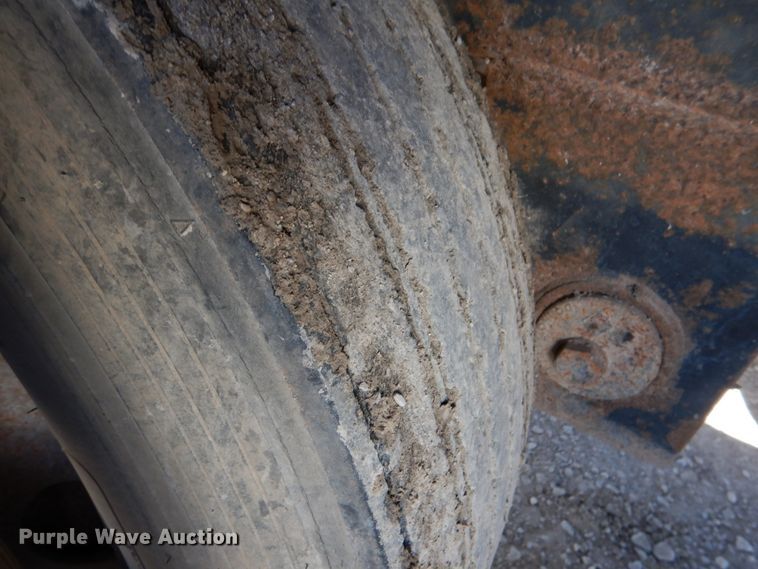 image for item JS9689 1997 Utility VS2DC  dry van trailer