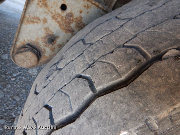 image for item JS9691 1996 Fuehauf FBHLP-9  dry van trailer