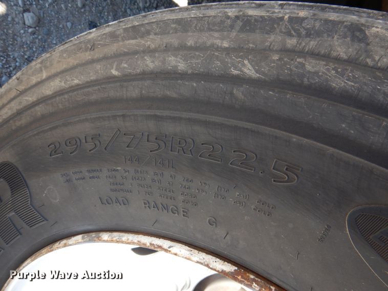 image for item JS9691 1996 Fuehauf FBHLP-9  dry van trailer