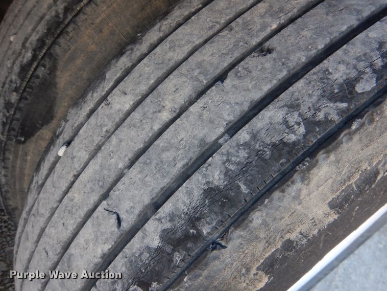 image for item JS9691 1996 Fuehauf FBHLP-9  dry van trailer