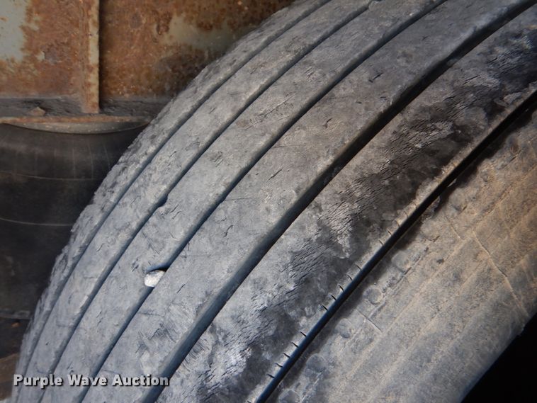 image for item JS9691 1996 Fuehauf FBHLP-9  dry van trailer