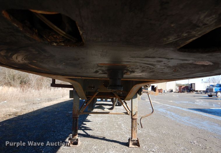 image for item JS9725 1996 Transcraft TL2000 W2  flatbed trailer