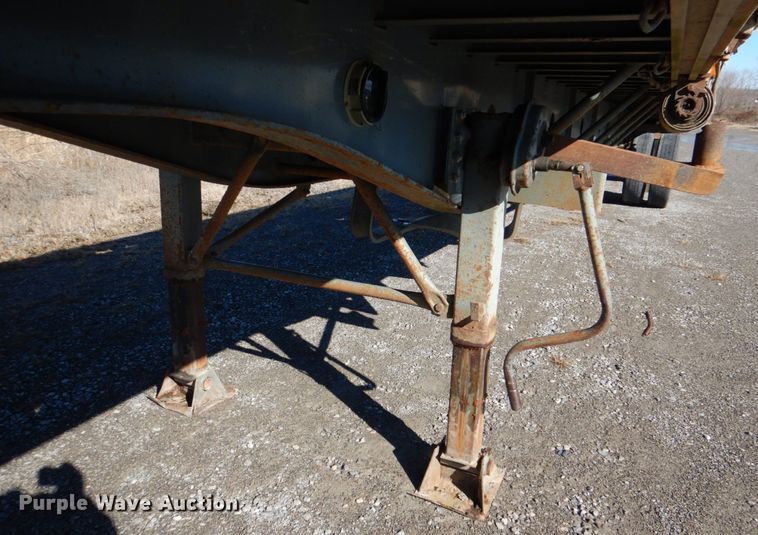 image for item JS9725 1996 Transcraft TL2000 W2  flatbed trailer