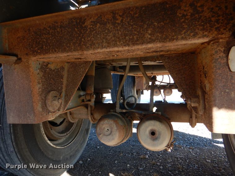 image for item JS9725 1996 Transcraft TL2000 W2  flatbed trailer