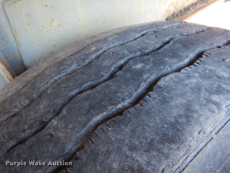 image for item JS9725 1996 Transcraft TL2000 W2  flatbed trailer