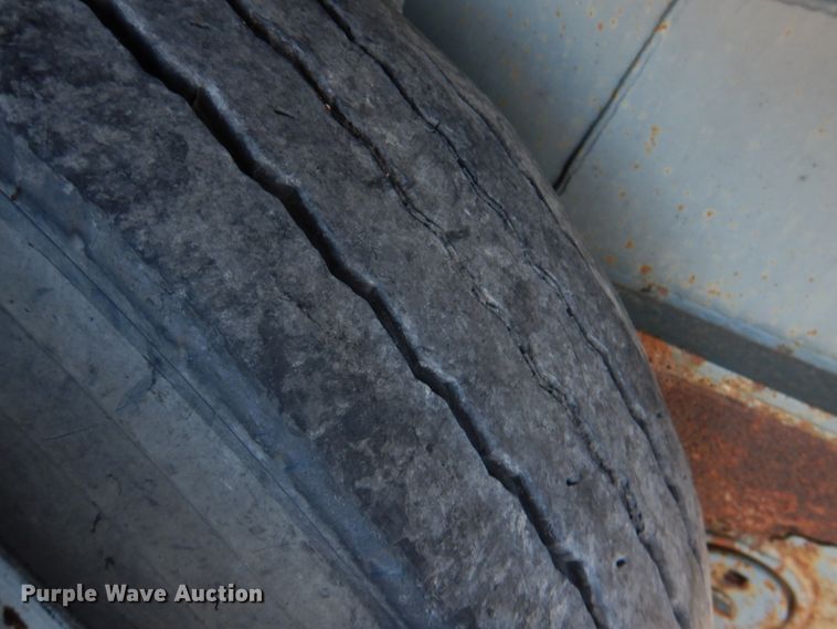 image for item JS9725 1996 Transcraft TL2000 W2  flatbed trailer