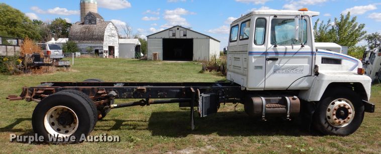 image for item KA9373 1998 Mack CS300P  truck cab and chassis