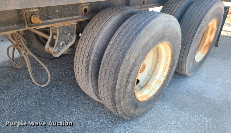 image for item KG9640 1996 Viking  flatbed trailer