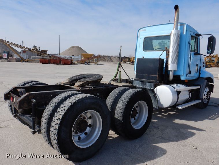 image for item KG9964 2000 Mack CX613  semi truck