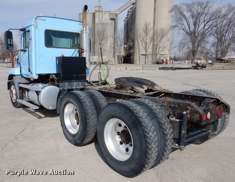 image for item KG9964 2000 Mack CX613  semi truck