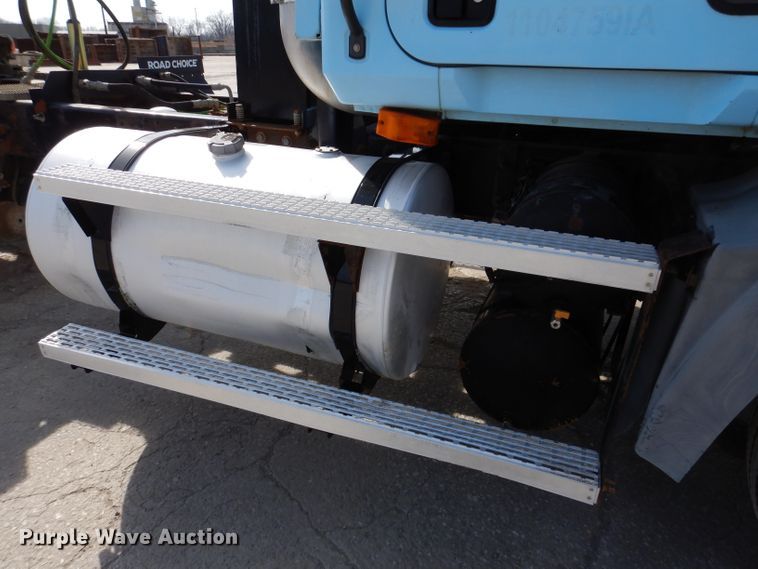 image for item KG9964 2000 Mack CX613  semi truck