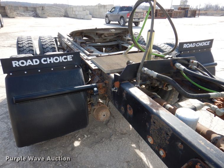 image for item KG9964 2000 Mack CX613  semi truck