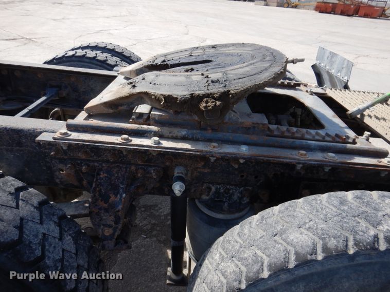 image for item KG9964 2000 Mack CX613  semi truck