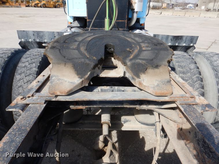 image for item KG9964 2000 Mack CX613  semi truck