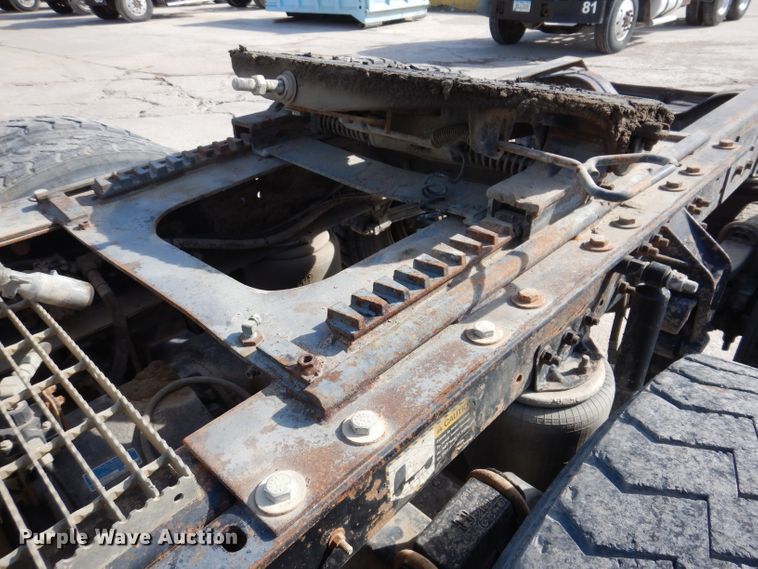 image for item KG9964 2000 Mack CX613  semi truck