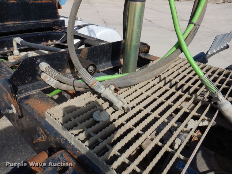 image for item KG9964 2000 Mack CX613  semi truck