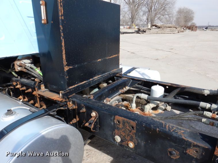 image for item KG9964 2000 Mack CX613  semi truck